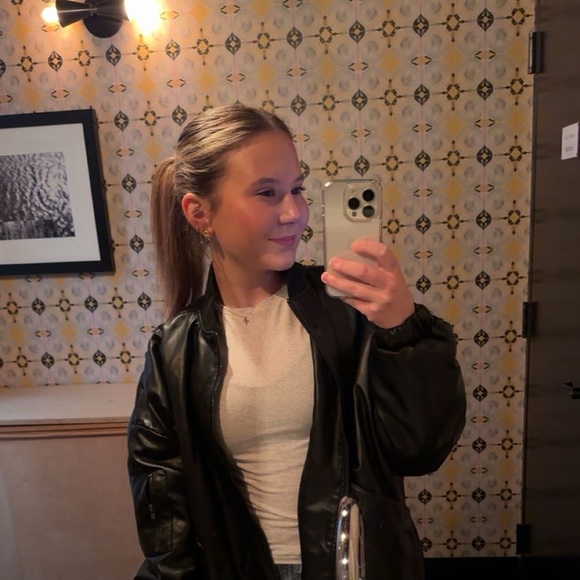 Profile Picture of Lily Beck (@lvbeck566) on Poshmark