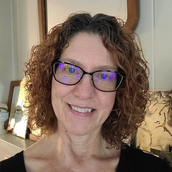 Profile Picture of Cindi Thiry (@cindithiry) on Poshmark