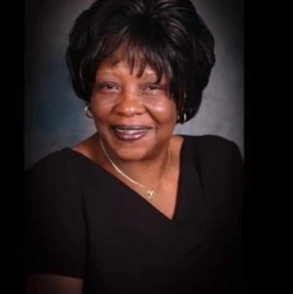 Profile Picture of Carlissa Goodwin (@carlikg) on Poshmark