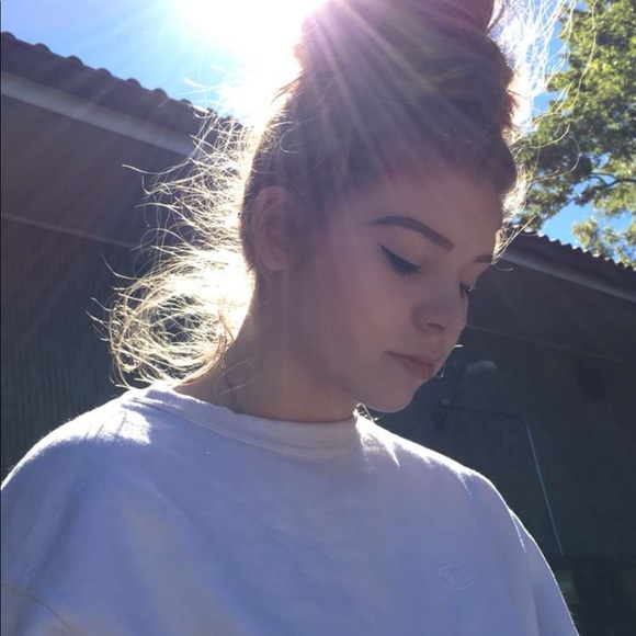 Profile Picture of Hope Brownfield (@hopebrownfield) on Poshmark