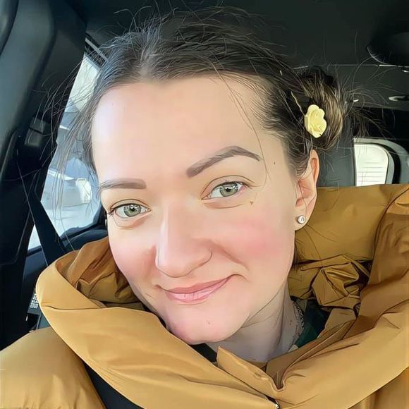 Profile Picture of Yuliya Cadrain (@yuliyacadrain) on Poshmark