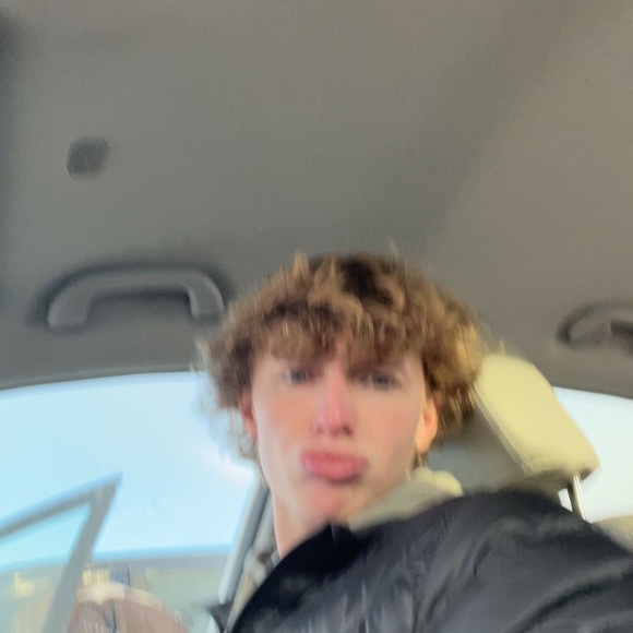 Profile Picture of Garrett Krattiger (@garrettskrat) on Poshmark