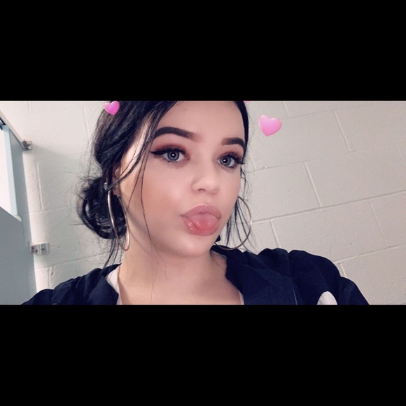 Profile Picture of Jennah Steiner (@jade_s45) on Poshmark