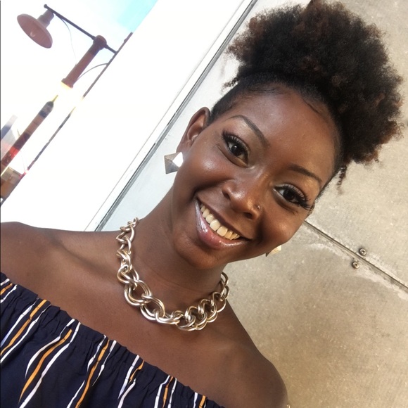 Profile Picture of Briana Baisey (@blashay123) on Poshmark