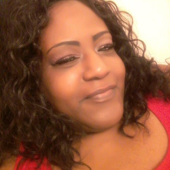 Profile Picture of Sandra Marks (@godschild1115) on Poshmark