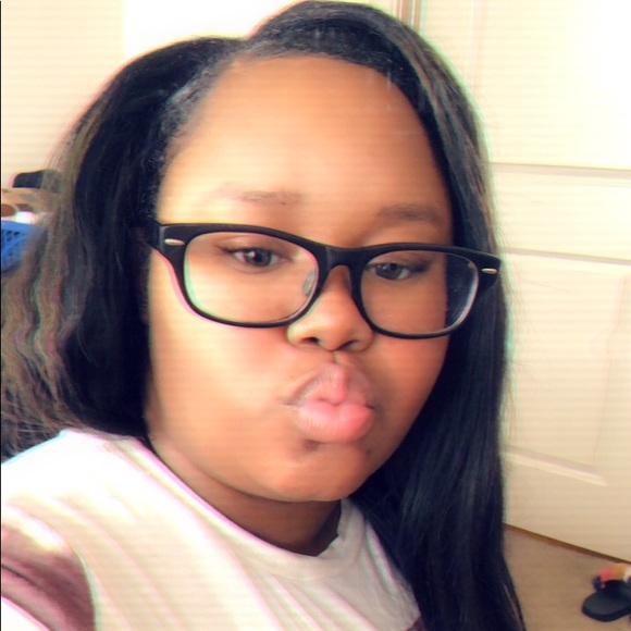 Profile Picture of Shareka Mitchell (@shareka23) on Poshmark