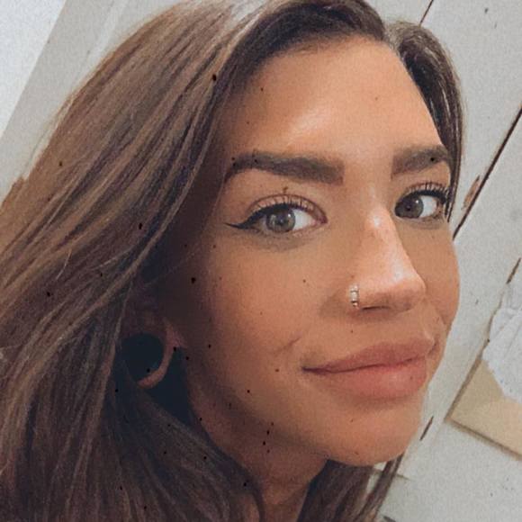 Profile Picture of Amanda Hankinson (@amandatarantino) on Poshmark