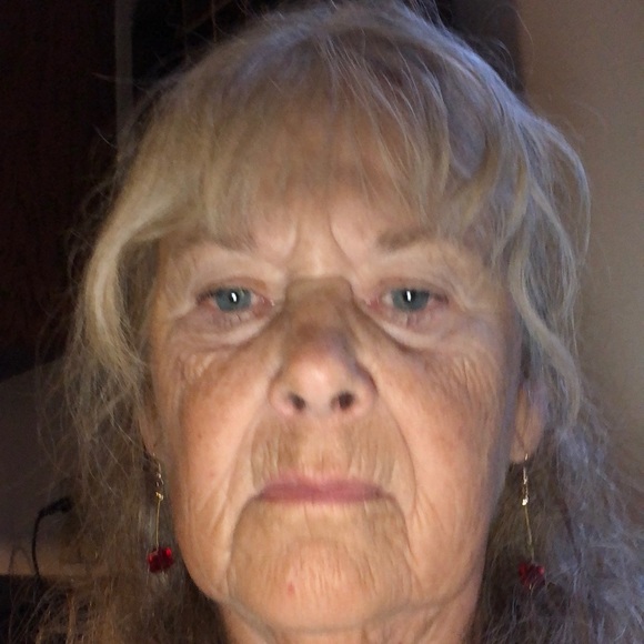 Profile Picture of Beverly Sands (@beverlysands) on Poshmark