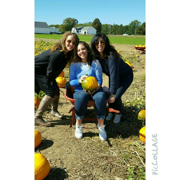 Profile Picture of Michele Truman (@trmn13) on Poshmark