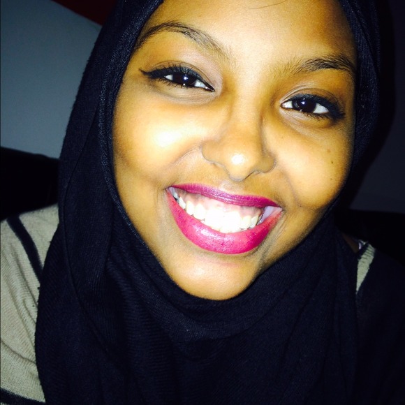 Profile Picture of Zeynab Hassan (@xozaynaboo) on Poshmark