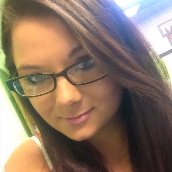 Profile Picture of Erica Albertson (@ericaalbertson) on Poshmark