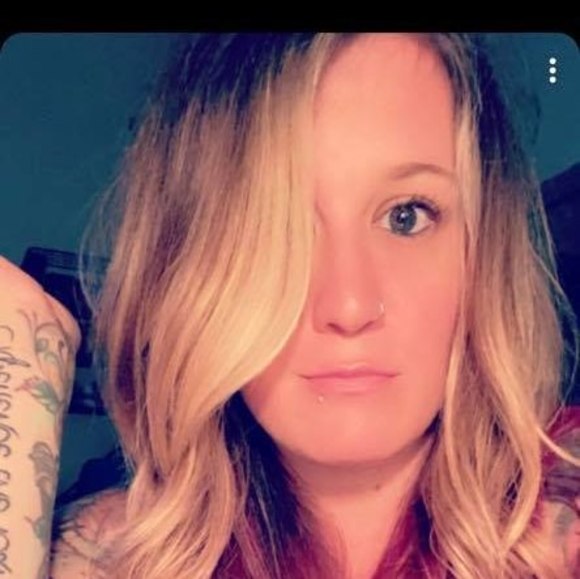 Profile Picture of Nichole Angone (@nangone0714) on Poshmark