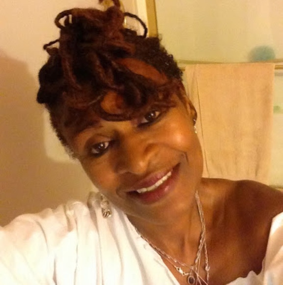 Profile Picture of Joanne Booker (@bookerpangou) on Poshmark