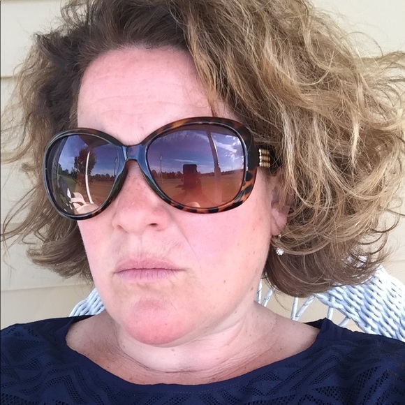 Profile Picture of Lisa Gaudet (@lgaudet) on Poshmark