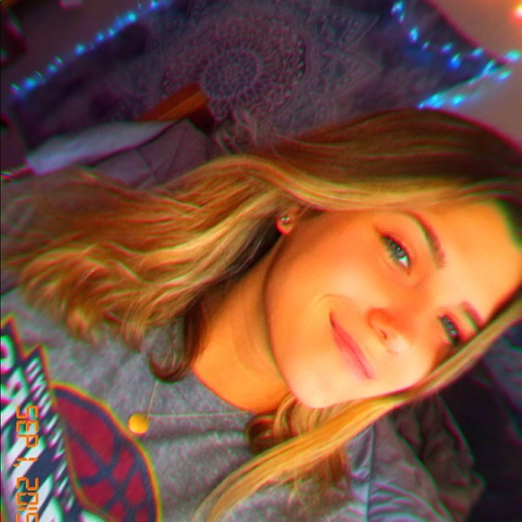 Profile Picture of Michaelina Terranova (@michaelinat) on Poshmark