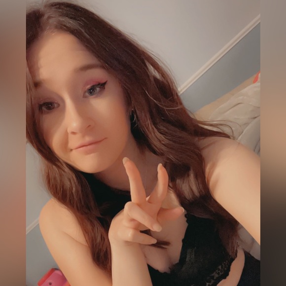 Savannah Elphick - Poshmark Profile Picture of Savannah Elphick (@s_elphick) on Poshmark