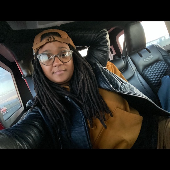 Profile Picture of Josephine Sanchez (@b_amz) on Poshmark