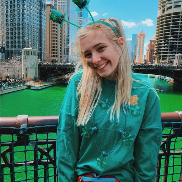 Fenna Semken - Poshmark Profile Picture of Fenna Semken (@fsemken) on Poshmark