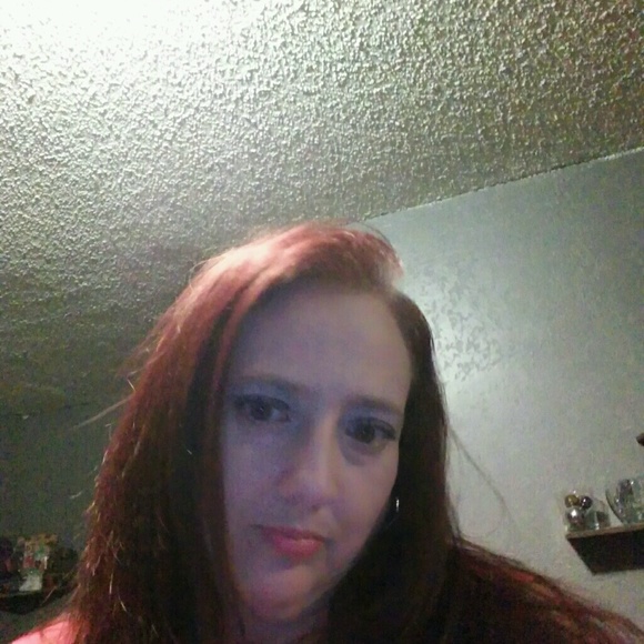 Profile Picture of Amy Crane (@craneamy) on Poshmark