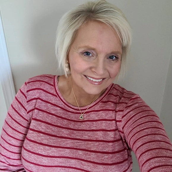 Profile Picture of Denise Rosenbalm (@jdrosenbalm) on Poshmark