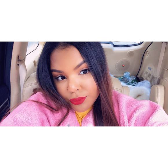 Profile Picture of Maylene Fernandes (@maylene_f) on Poshmark