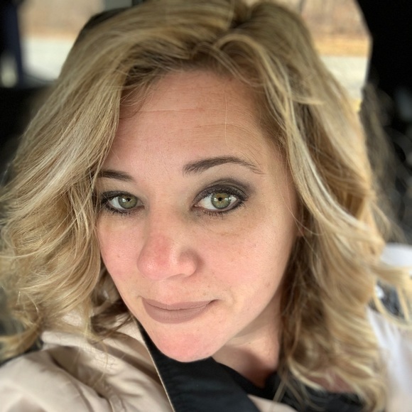 Profile Picture of Tonya Mears (@tmears95) on Poshmark