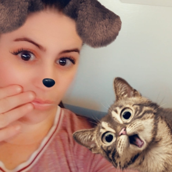 Profile Picture of Linette Gonzalez (@linettegonza133) on Poshmark