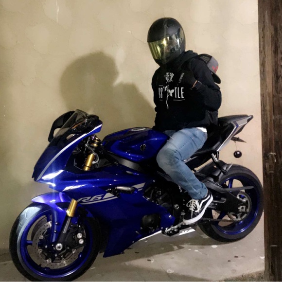 Profile Picture of Jay Monares (@jaymonares) on Poshmark