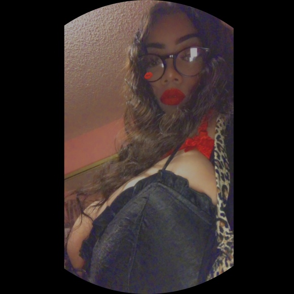 Profile Picture of Michelle Alvarado (@michellealva21) on Poshmark