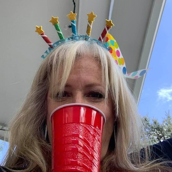 Profile Picture of Mindi Krneta (@mindikrneta) on Poshmark