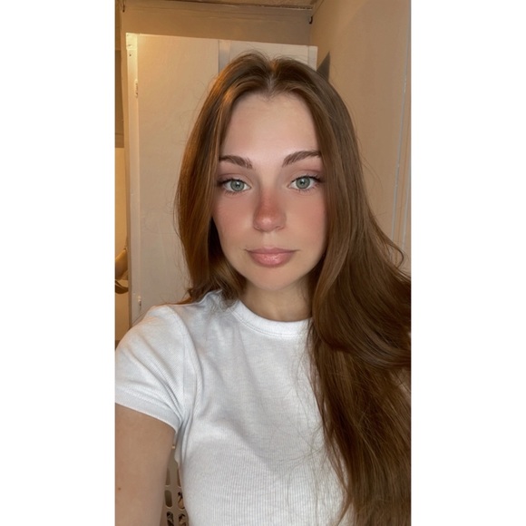 Profile Picture of Megan Tastet (@megantastet) on Poshmark