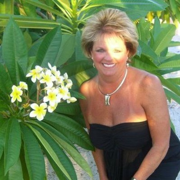 Profile Picture of Denise Przybylo (@msqueenprz) on Poshmark