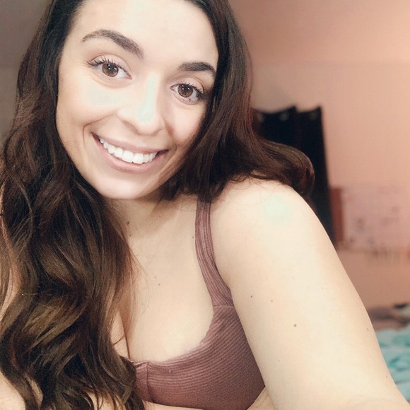 Profile Picture of Julia Ginesi (@jginesi) on Poshmark