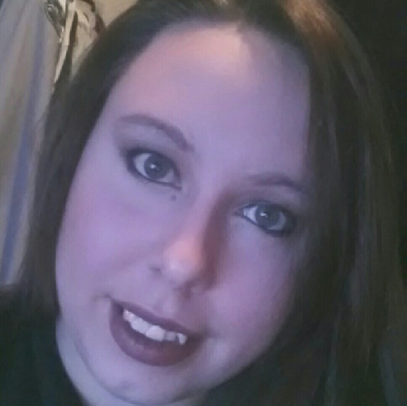 Profile Picture of Crystal Caulder (@cece_j89) on Poshmark