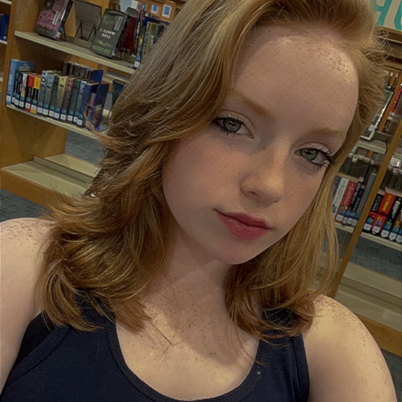 Profile Picture of Elizabeth Ottemann (@e_ottemann) on Poshmark