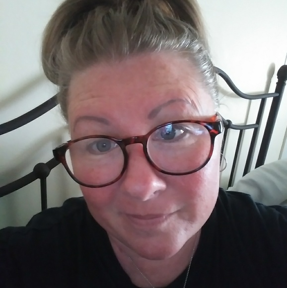 Profile Picture of Tracy Vanbilliard (@tracyvanb) on Poshmark