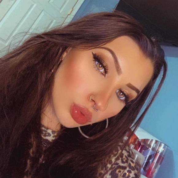 Profile Picture of Alexa Terwilliger (@arttwig) on Poshmark