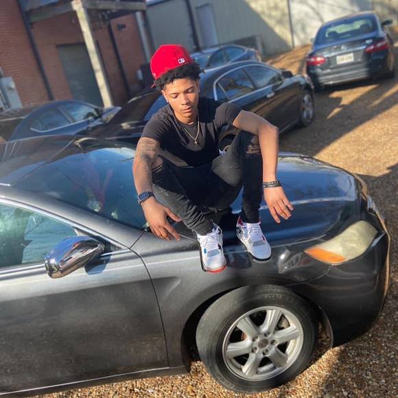 Profile Picture of Jay Cayton (@thatboyjay) on Poshmark