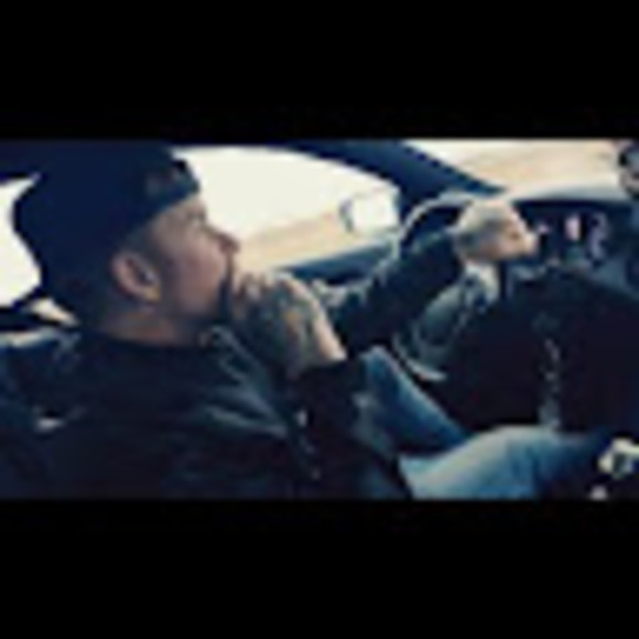 Profile Picture of Tyler Thomson (@tylerthomson660) on Poshmark