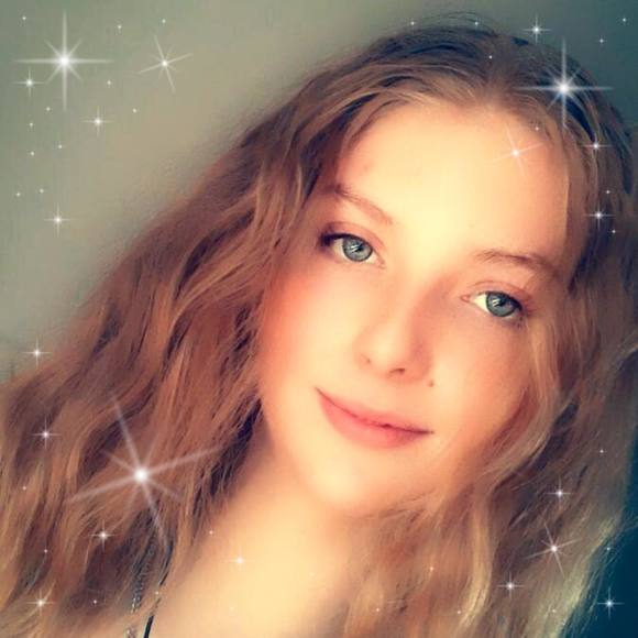 Profile Picture of Crystal Farberow (@saracrystalf) on Poshmark