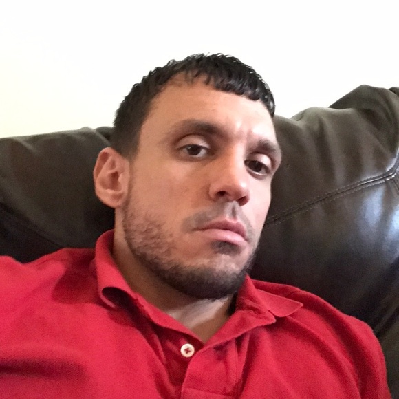 Profile Picture of Tommy Colburn (@tommy_jr) on Poshmark