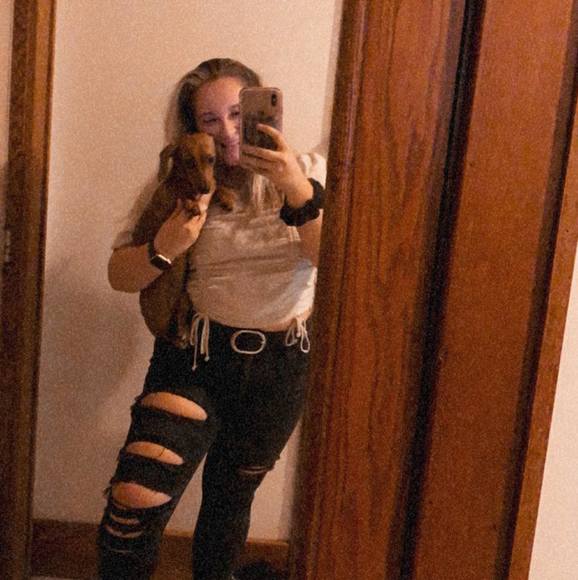 Profile Picture of Lexi Constantine (@lexiconstant511) on Poshmark