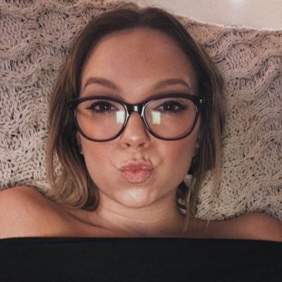 Profile Picture of Theresa (@theresa_ash) on Twitter