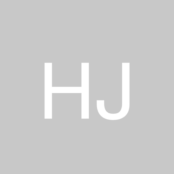 Profile Picture of Harshada Jachak (@harshu95_) on Poshmark