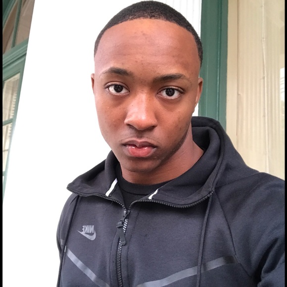 Profile Picture of Carlon Johnson (@carlonj9797) on Poshmark