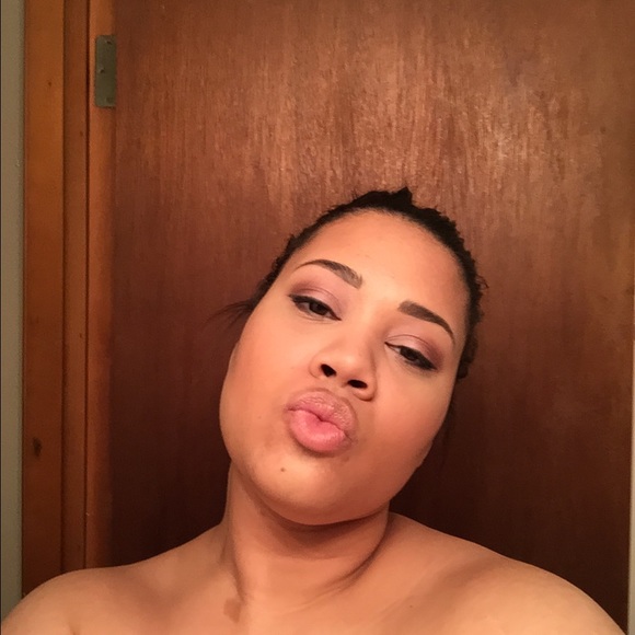 Profile Picture of Chelsey Sudduth (@chelsey_blaire) on Poshmark