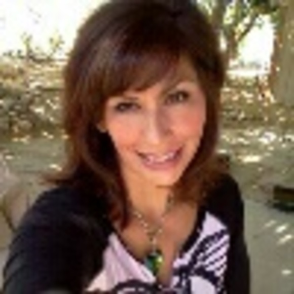 Profile Picture of Christina Clontz (@chris3368) on Poshmark