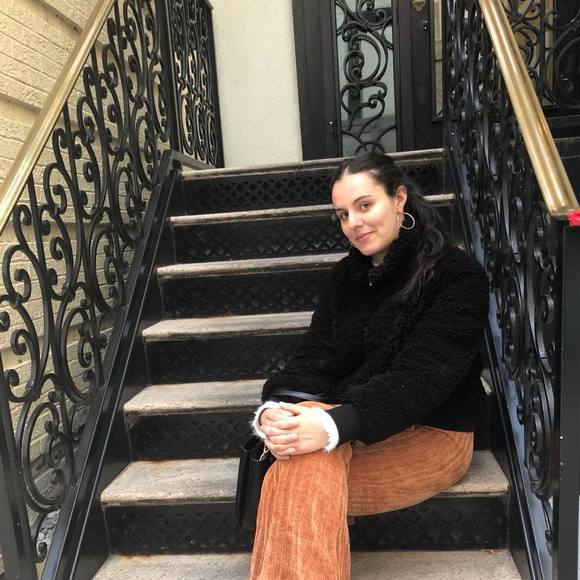 Profile Picture of Alyse Kanterman (@alyseyay) on Poshmark