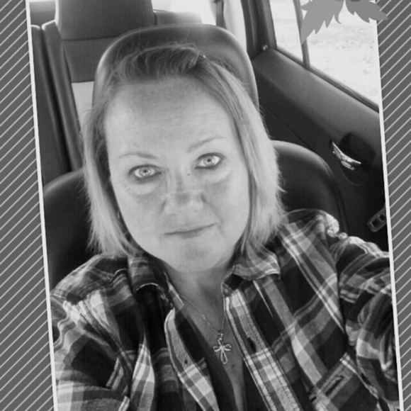 Profile Picture of Selena Schmidt (@kiyabug) on Poshmark