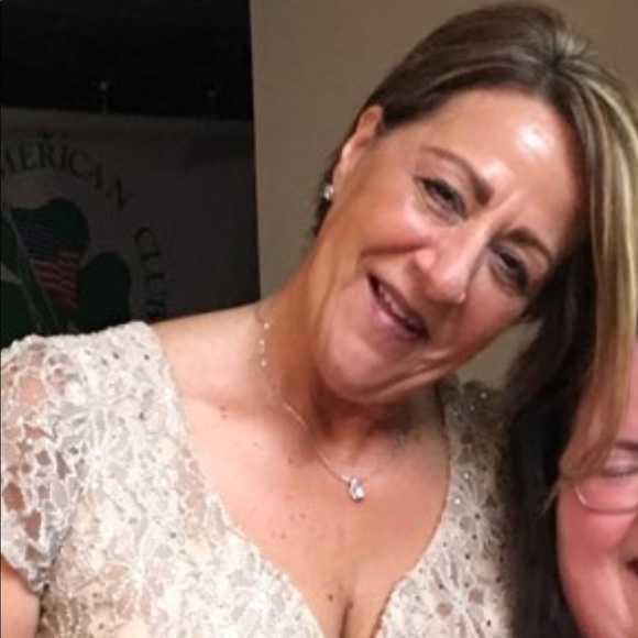 Profile Picture of Karen Bourque (@kayb619) on Poshmark
